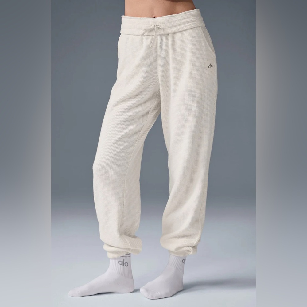 ALO Yoga Waffle Weekend Escape Jogger- Ivory, Size Small